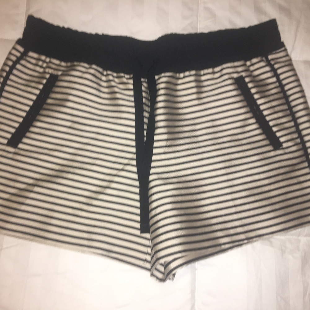 creme and black fashion shorts